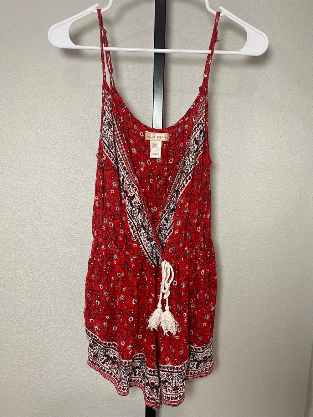 Band of Gypsies Red Floral V-Neck Spaghetti Strap Romper